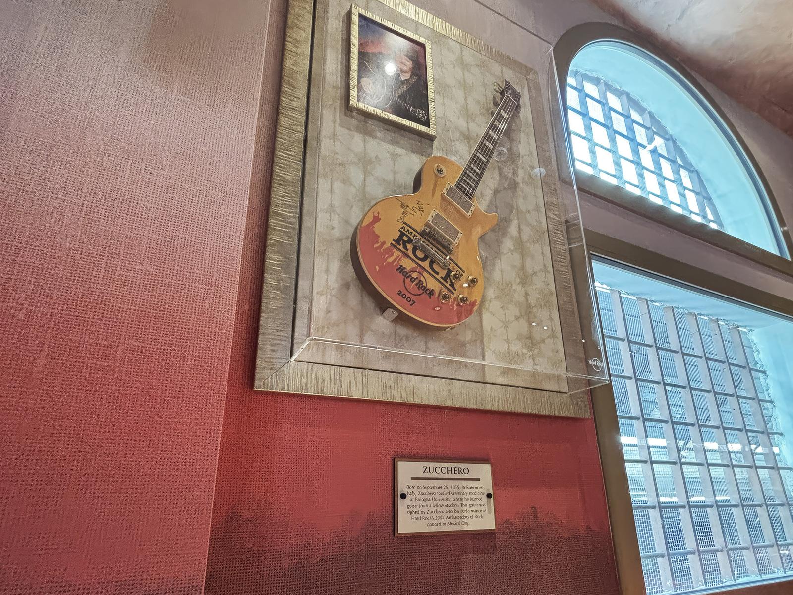 Decorazioni murali WallyArt presso Hard Rock Café Palermo