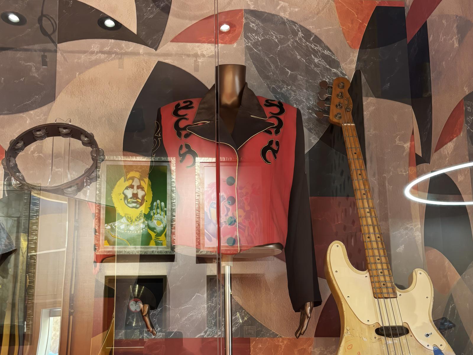 Interni Hard Rock Café Palermo con rivestimenti WallyArt