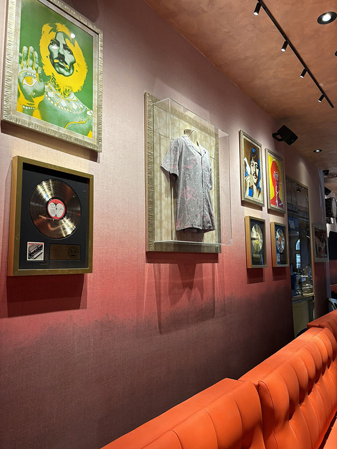 Carta da parati sfumata negli interni dell'Hard Rock Café di Palermo
