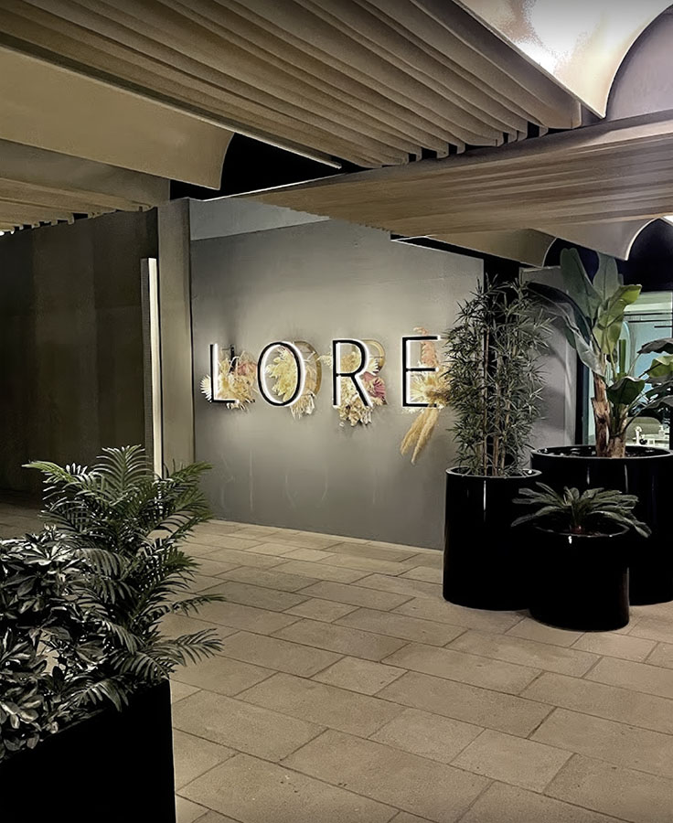 Insegna esterna del LORE Café & Restaurant ad Al Ain
