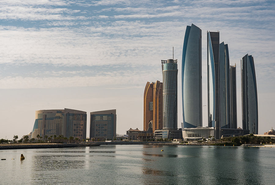 Veduta dei grattacieli di Abu Dhabi negli Emirati Arabi Uniti